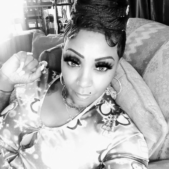 Meet your Posher, Karen - Picture 1 of 1